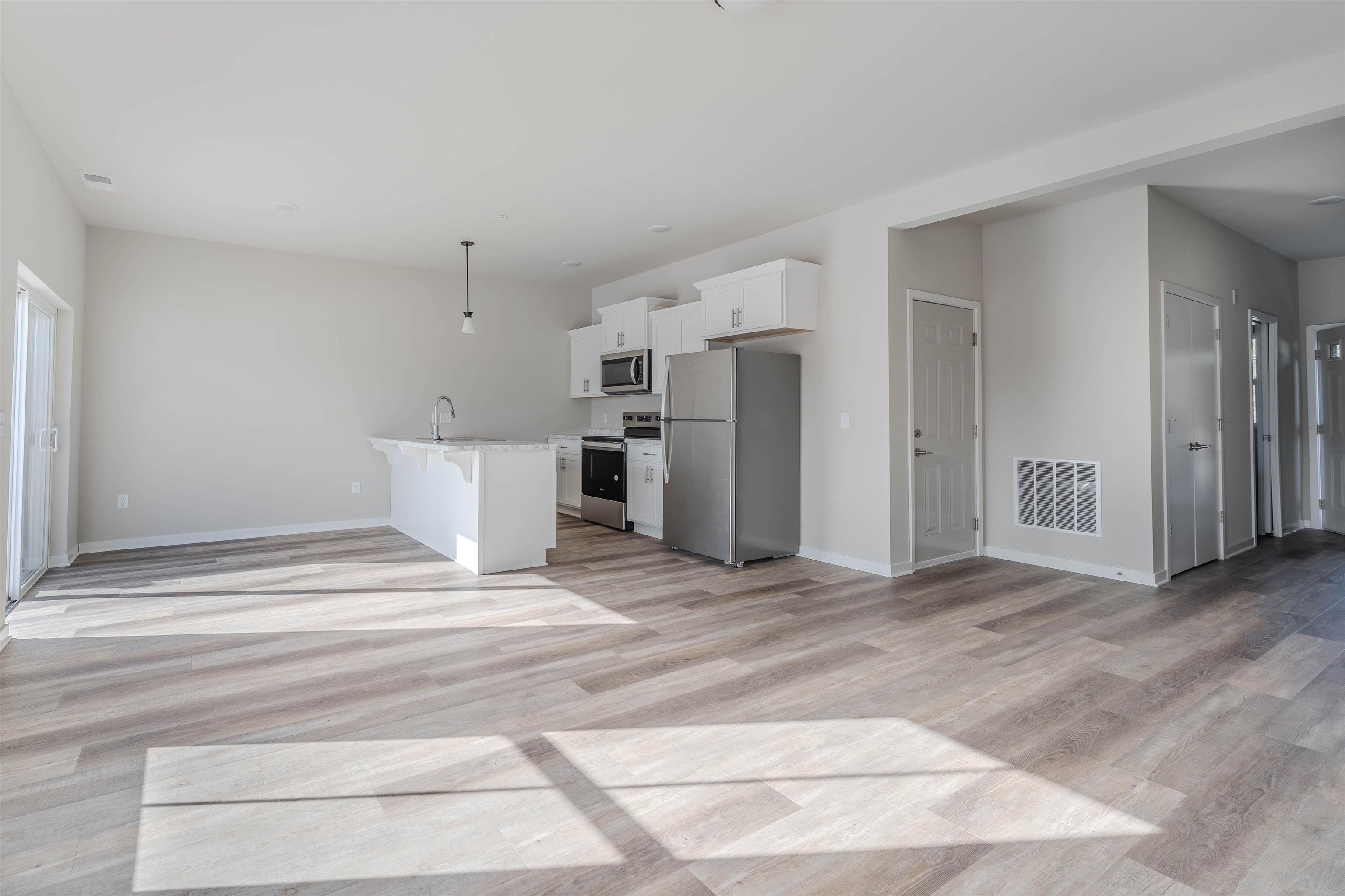 1084 West 20th Avenue Oshkosh, WI 54902 - Photo 5 of 31