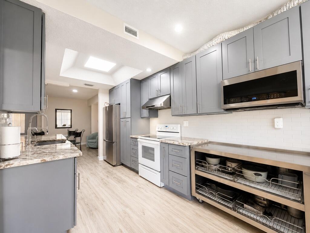 17050 Emile Street, Unit 2 Boca Raton, FL 33487 - Photo 3 of 22 Kitchen