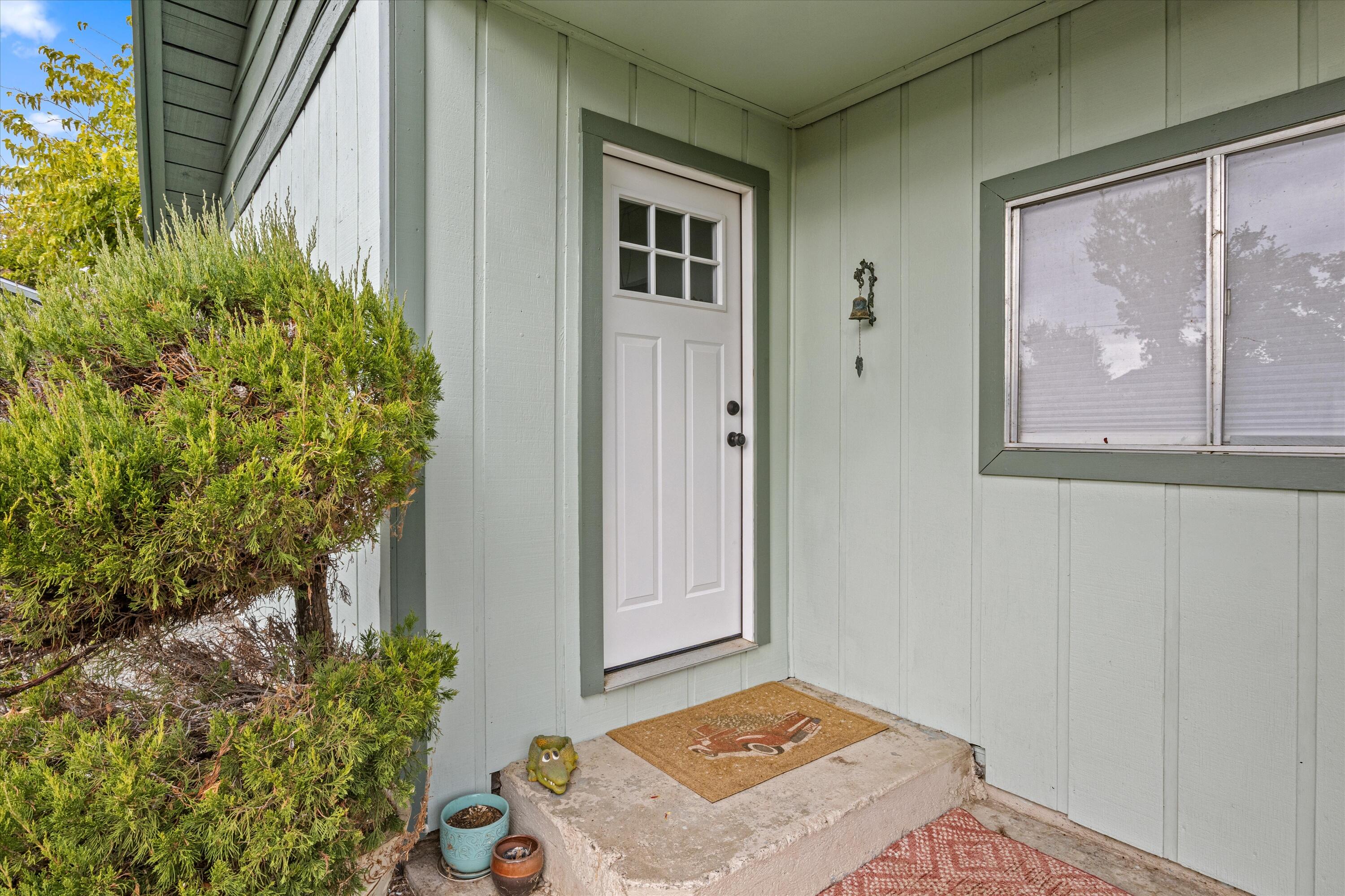 6355 Harold Road Central Point, OR 97502 - Photo 3 of 27 a view of an entryway