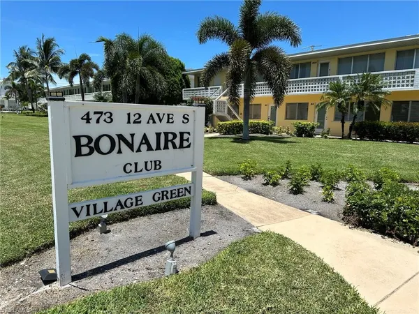 $2,200 | 473 12th Avenue South, Unit B7, Naples, FL 34102