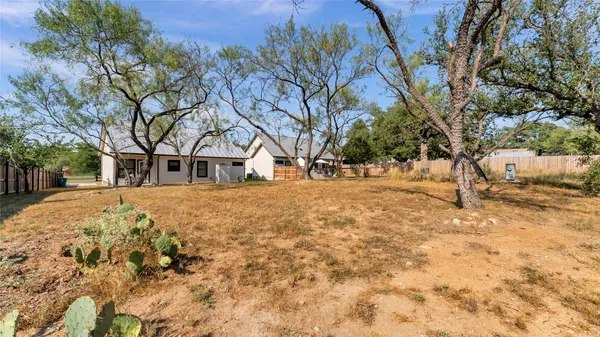 $1,800 | 403 Oak Drive, Kingsland, TX 78639