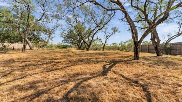 $1,800 | 403 Oak Drive, Kingsland, TX 78639