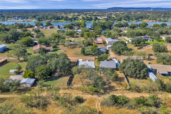 $1,800 | 403 Oak Drive, Kingsland, TX 78639