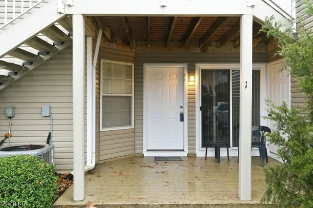 $1,950 | 11 Ray Court, Unit 11, Bedminster, NJ 07921