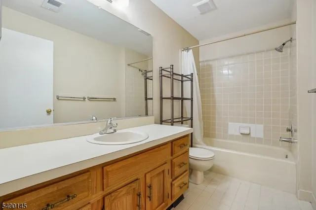 $1,950 | 11 Ray Court, Unit 11, Bedminster, NJ 07921