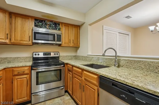 $1,950 | 11 Ray Court, Unit 11, Bedminster, NJ 07921