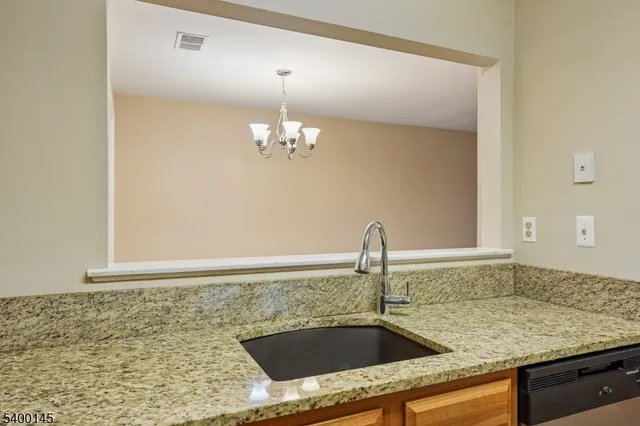 $1,950 | 11 Ray Court, Unit 11, Bedminster, NJ 07921