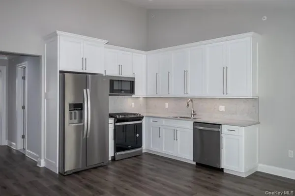 $2,950 | 26 Sunlight Walk, Unit 26, Holbrook, NY 11741