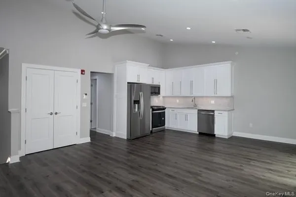 $2,950 | 26 Sunlight Walk, Unit 26, Holbrook, NY 11741