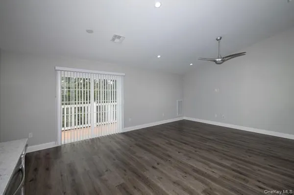 $2,950 | 26 Sunlight Walk, Unit 26, Holbrook, NY 11741