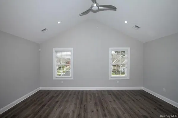 $2,950 | 26 Sunlight Walk, Unit 26, Holbrook, NY 11741