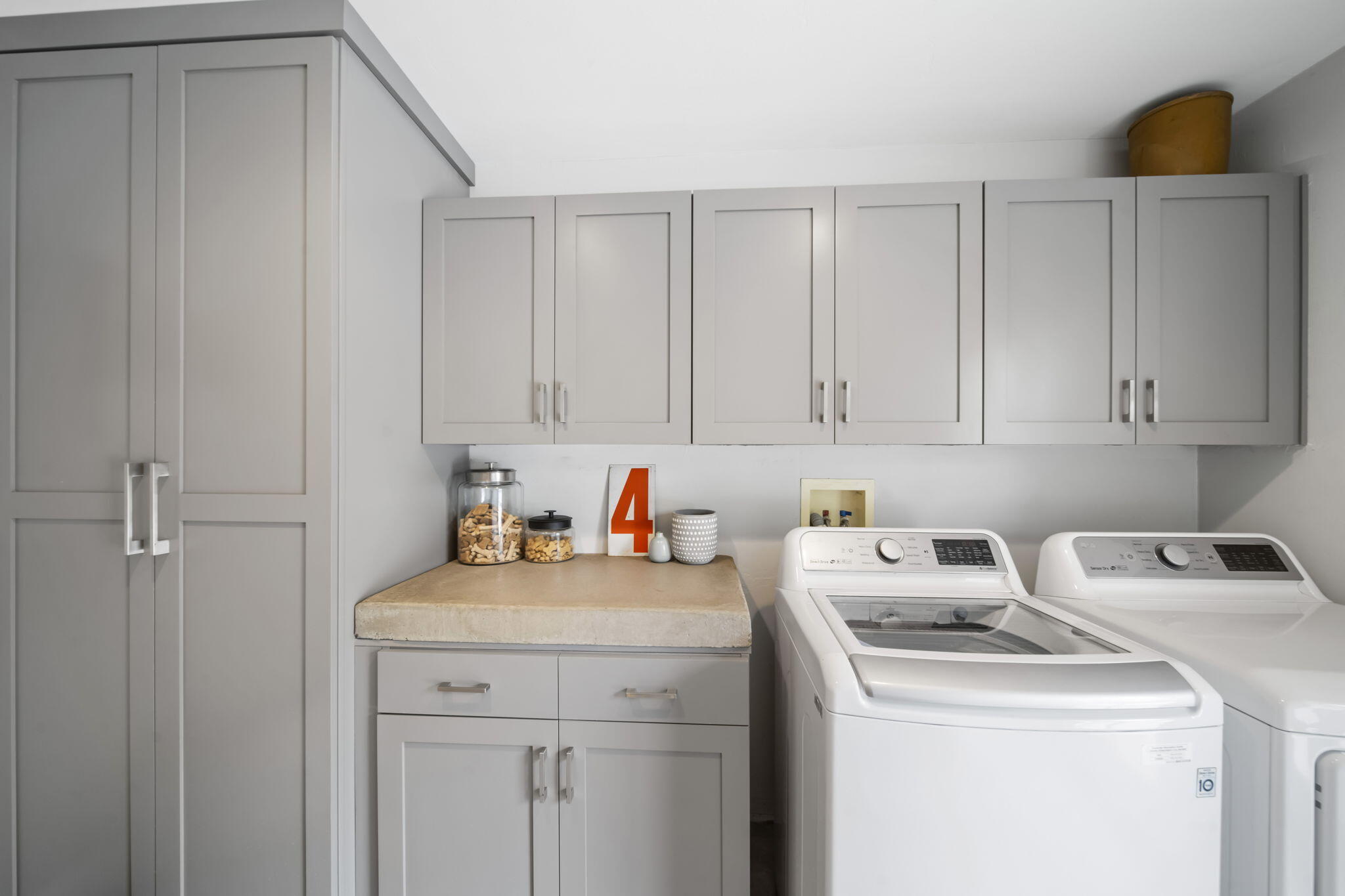 31098 Del Rey Road Temecula, CA 92591 - Photo 36 of 75 laundry