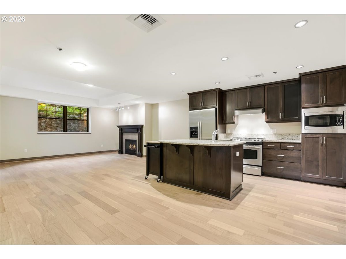 2454 Northwest Westover Road, Unit 102 Portland, OR 97210 - Photo 5 of 32