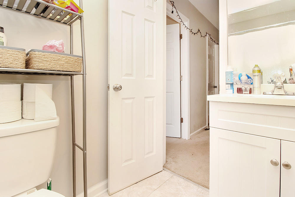 62 Amherst Street Charleston, SC 29403 - Photo 14 of 22 Master bathroom