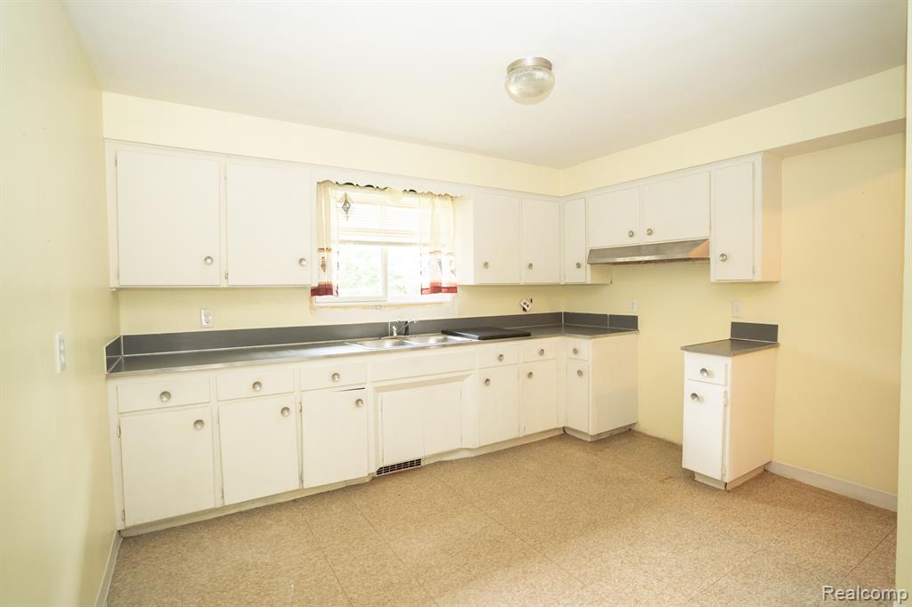 5122 West Bristol Road Flint, MI 48507 - Photo 8 of 31