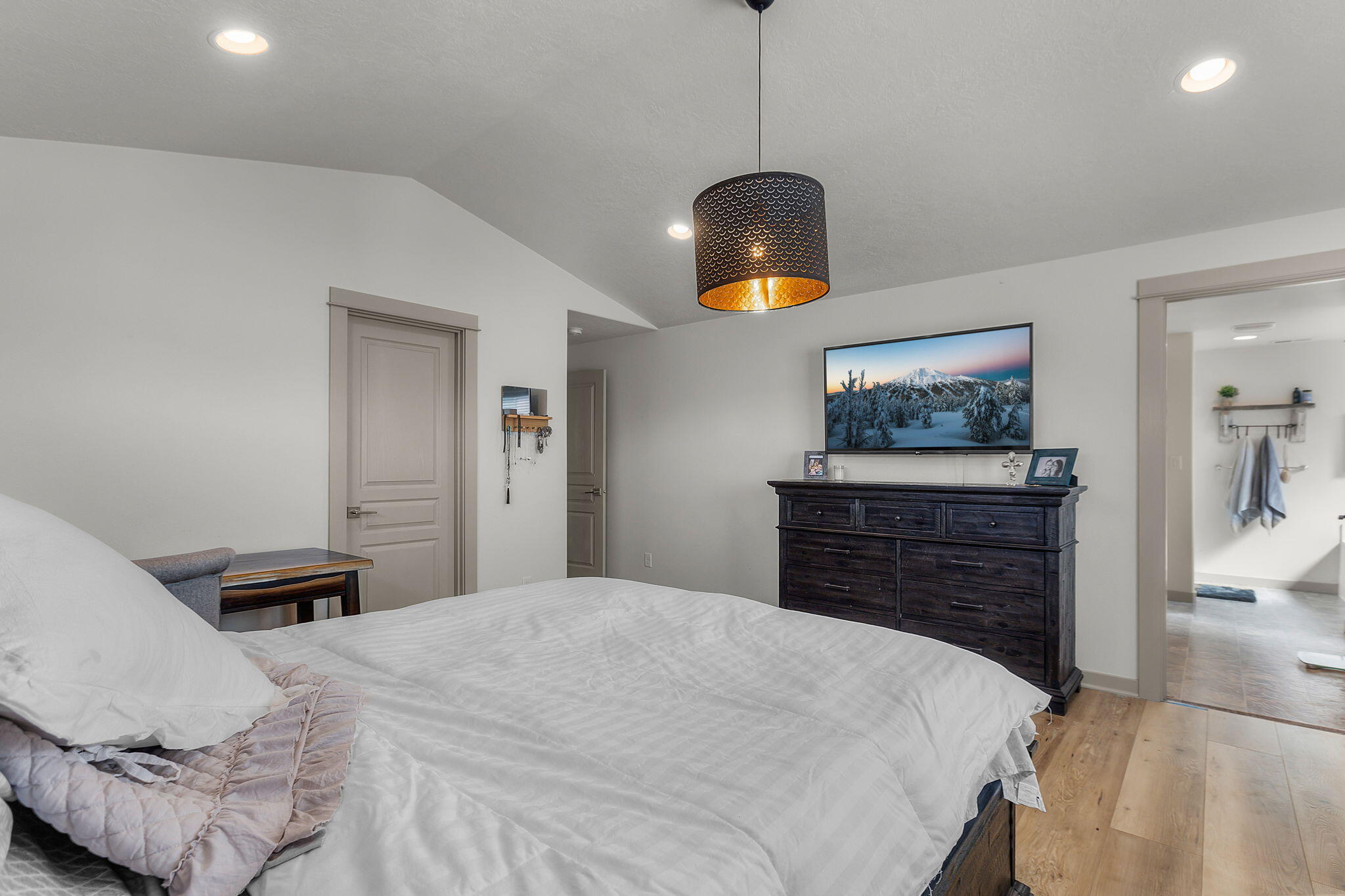 4476 Southwest Salmon Place Redmond, OR 97756 - Photo 28 of 43 2024_09_27_4476_sw_salmon_pl_rdm-16