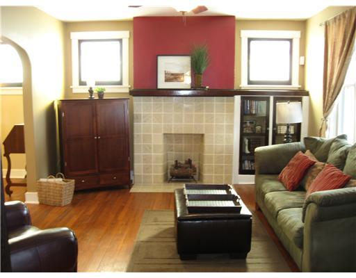 210 Cochran Road Mt. Lebanon, PA 15228 - Photo 3 of 15 Living Room.