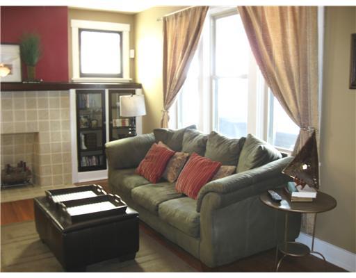 210 Cochran Road Mt. Lebanon, PA 15228 - Photo 4 of 15 Living Room.
