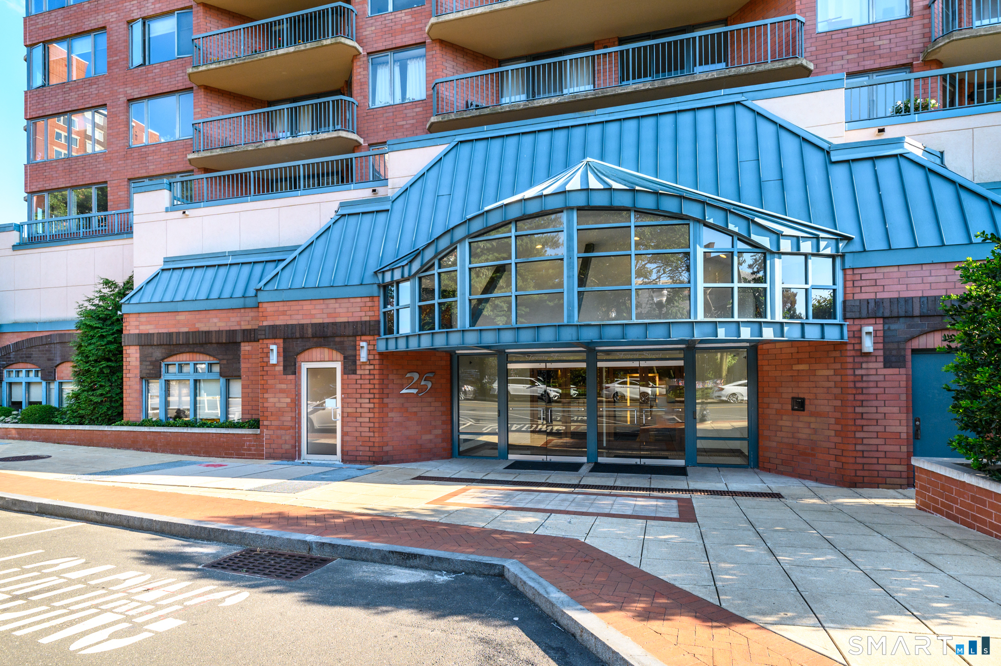 25 Forest Street, Unit 4F Stamford, CT 06901 - Photo 2 of 33