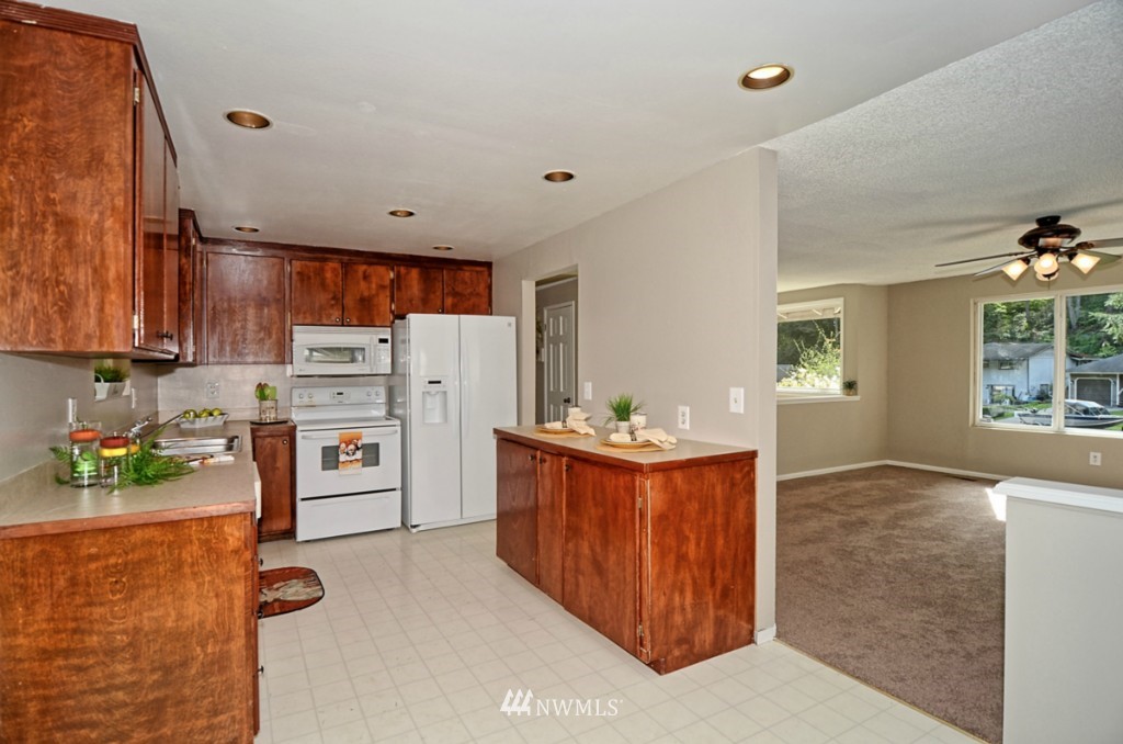 19223 34th Drive Southeast Bothell, WA 98012 - Photo 3 of 25 Gallery Image 3