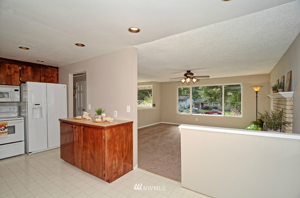 19223 34th Drive Southeast Bothell, WA 98012 - Photo 4 of 25 Gallery Image 4
