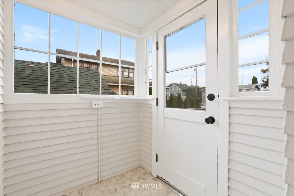 1631 Oakes Avenue Everett, WA 98201 - Photo 17 of 39 a view of a closet