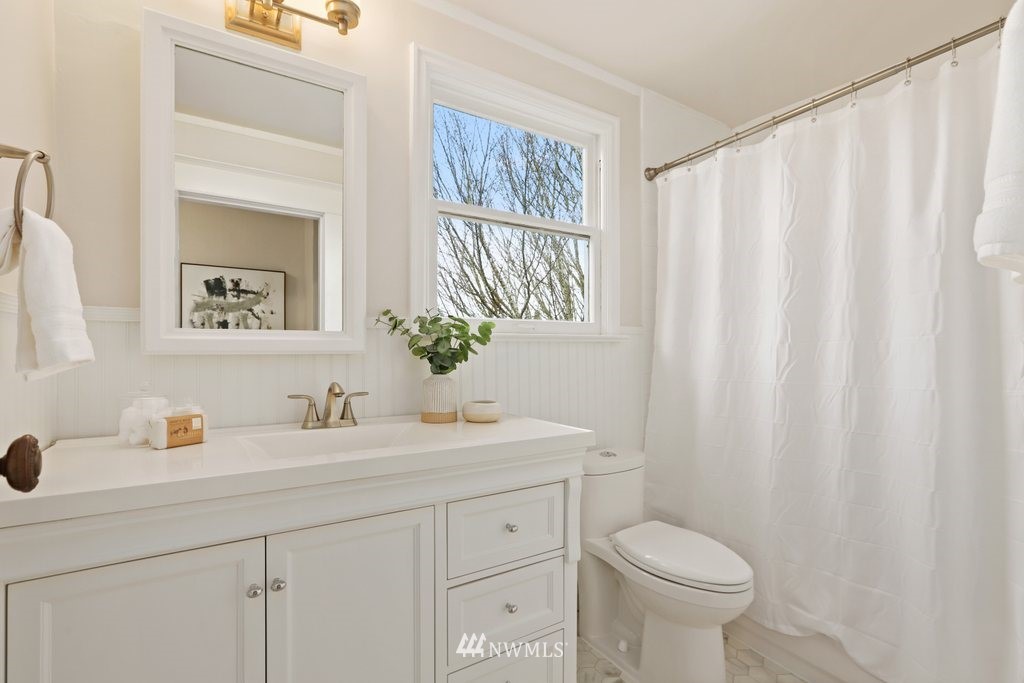 1631 Oakes Avenue Everett, WA 98201 - Photo 19 of 39 a bathroom with a sink and a mirror