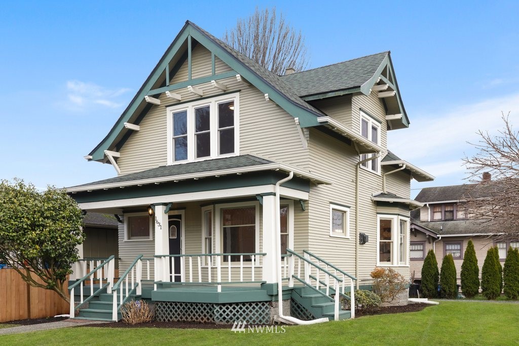 1631 Oakes Avenue Everett, WA 98201 - Photo 2 of 39 a front view of a house with a yard