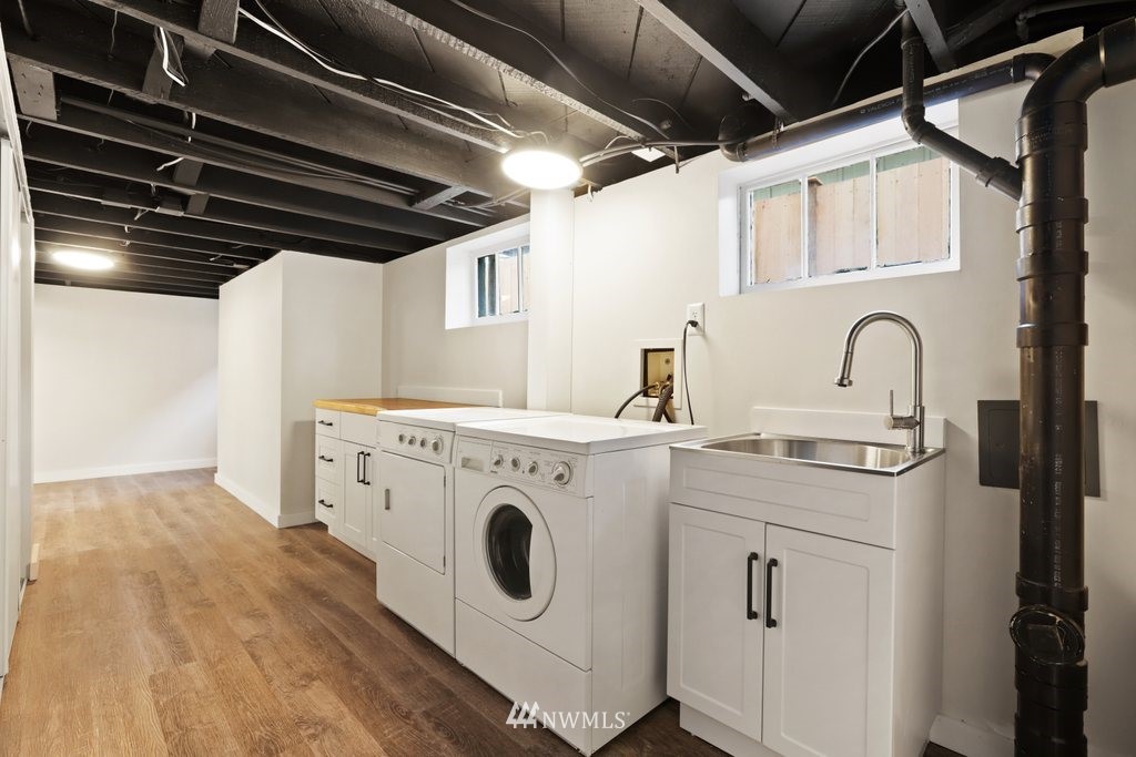 1631 Oakes Avenue Everett, WA 98201 - Photo 25 of 39 a utility room with dryer and washer