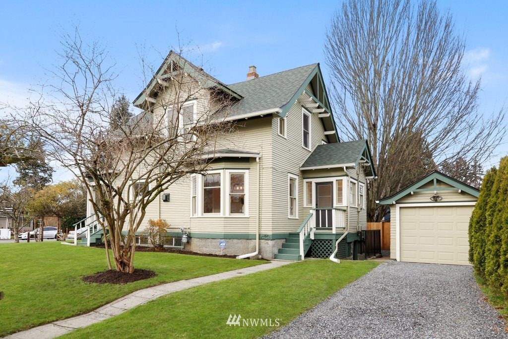 1631 Oakes Avenue Everett, WA 98201 - Photo 30 of 39 a view of a yard in front of a house
