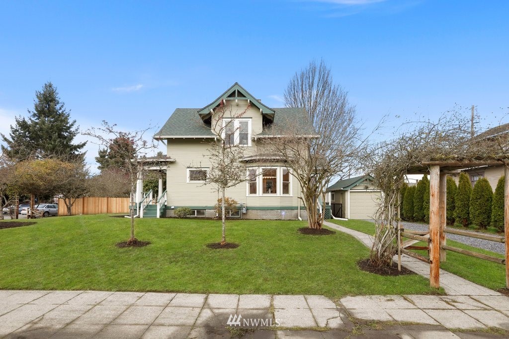 1631 Oakes Avenue Everett, WA 98201 - Photo 32 of 39 a front view of a house with a yard
