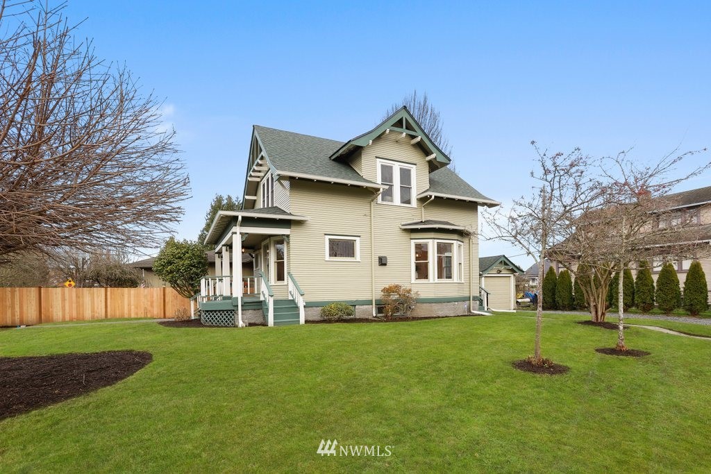 1631 Oakes Avenue Everett, WA 98201 - Photo 33 of 39 a front view of a house with a yard