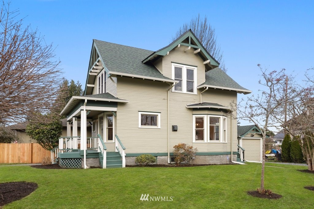 1631 Oakes Avenue Everett, WA 98201 - Photo 34 of 39 a front view of a house with a yard