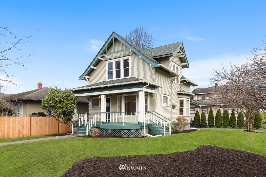 1631 Oakes Avenue Everett, WA 98201 - Photo 36 of 39 a front view of a house with a garden and trees