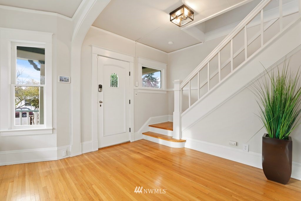 1631 Oakes Avenue Everett, WA 98201 - Photo 6 of 39 a view of an empty room with wooden floor and a potted plant