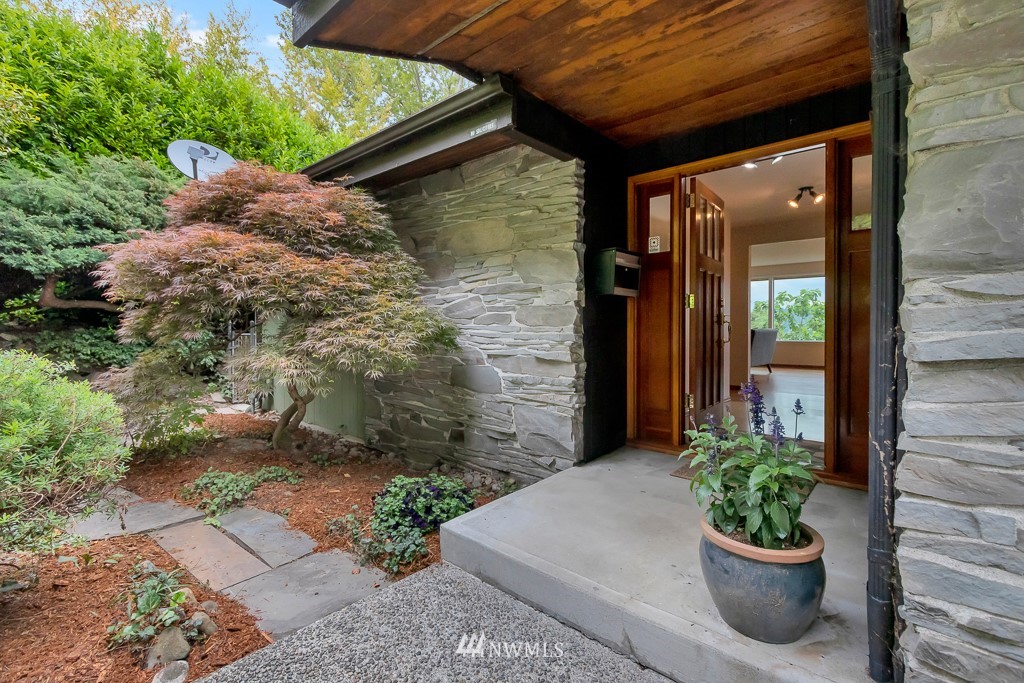 6059 South Roxbury Street Seattle, WA 98118 - Photo 1 of 40 Gallery Image 1