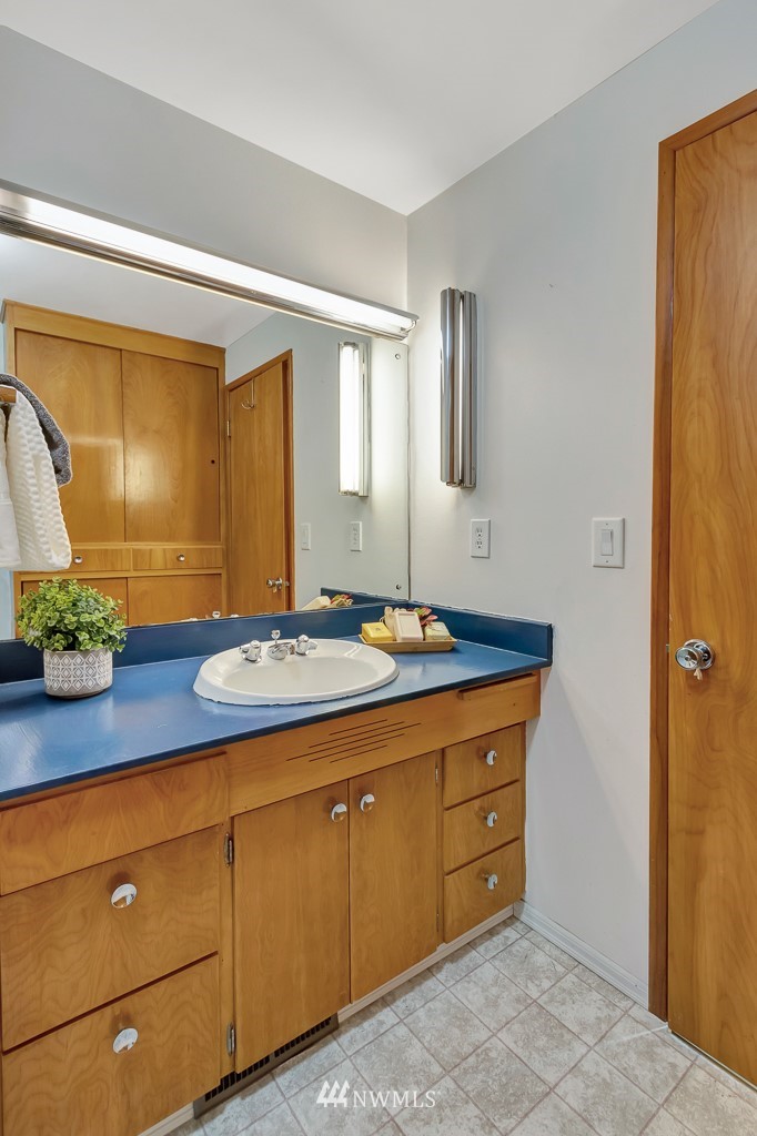 6059 South Roxbury Street Seattle, WA 98118 - Photo 19 of 40 Gallery Image 19