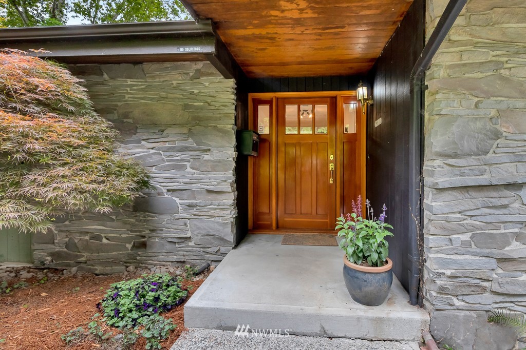 6059 South Roxbury Street Seattle, WA 98118 - Photo 4 of 40 Gallery Image 4