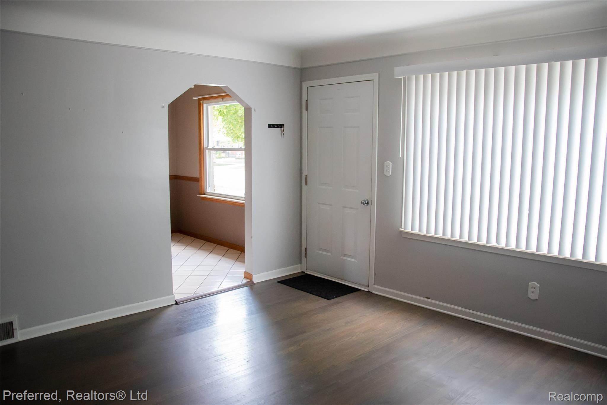 9341 Rosedale Boulevard Allen Park, MI 48101 - Photo 8 of 36 DSC_8545.jpg