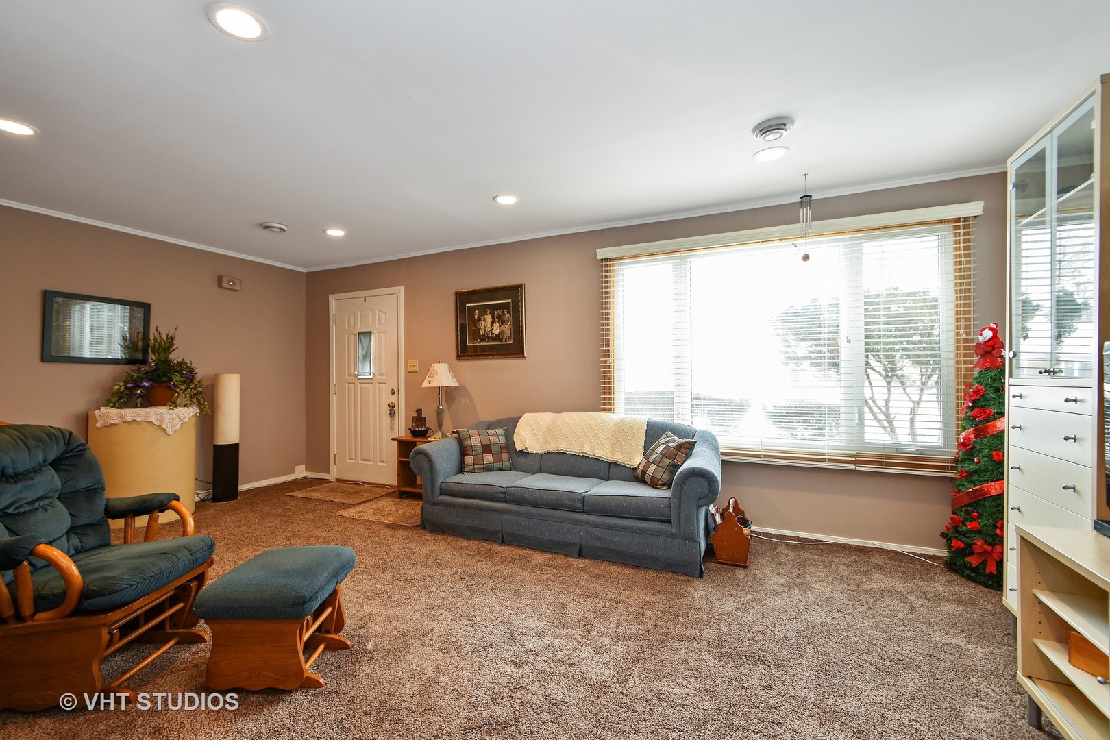 2160 Spruce Road Homewood, IL 60430 - Photo 3 of 10 a living room with furniture and a large window
