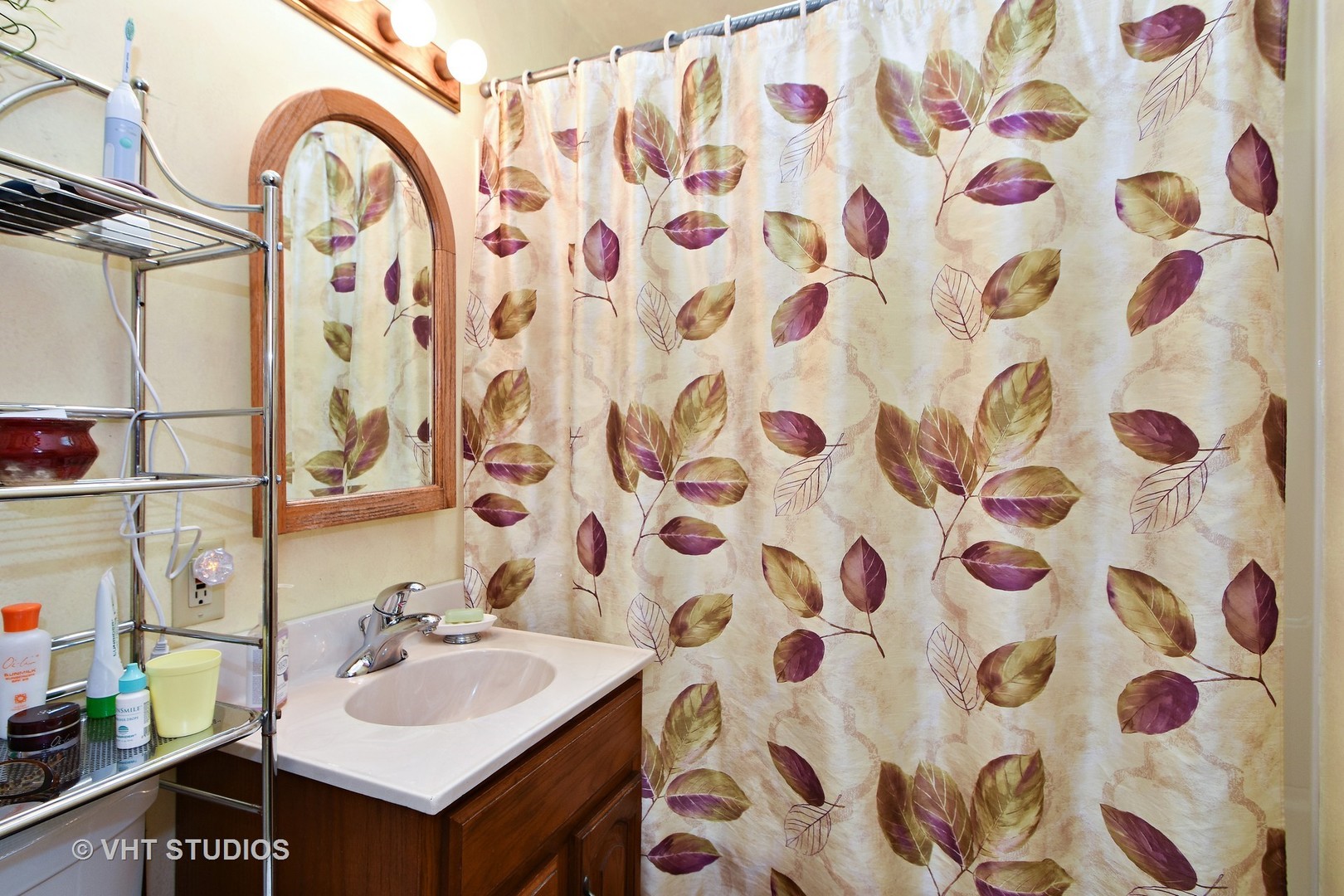 2160 Spruce Road Homewood, IL 60430 - Photo 8 of 10 a bathroom with a sink and a mirror