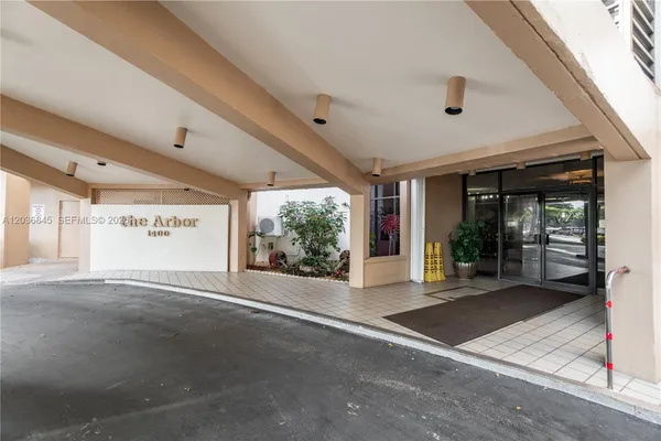 $2,000 | 1400 St Charles Place, Unit 701, Pembroke Pines, FL 33026