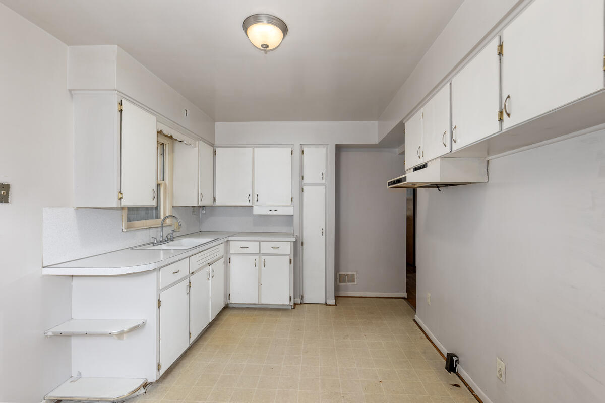 2519 Woodward Avenue Southwest Wyoming, MI 49509 - Photo 5 of 24 2519-Woodward_004