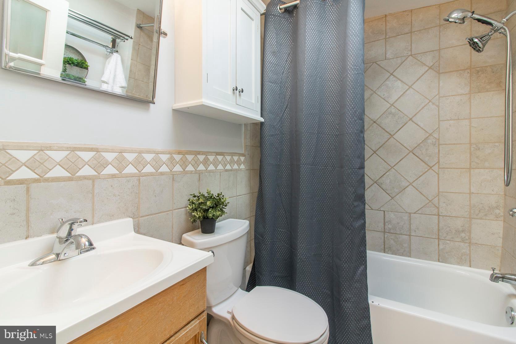 1725 Webster Street Philadelphia, PA 19146 - Photo 19 of 27