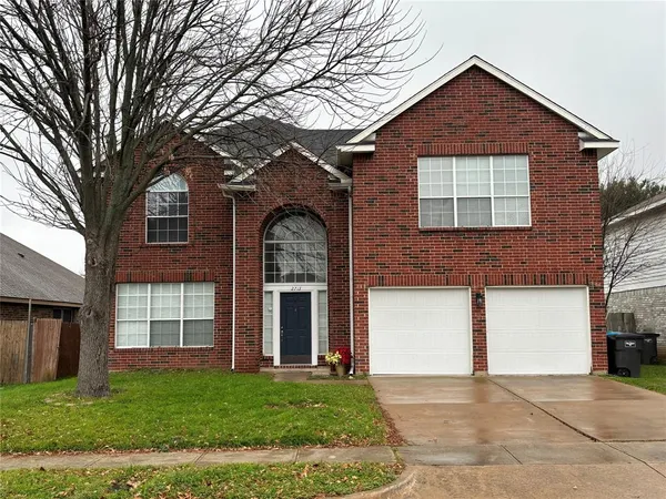 $2,200 | 2713 Clovermeadow Drive, Fort Worth, TX 76123