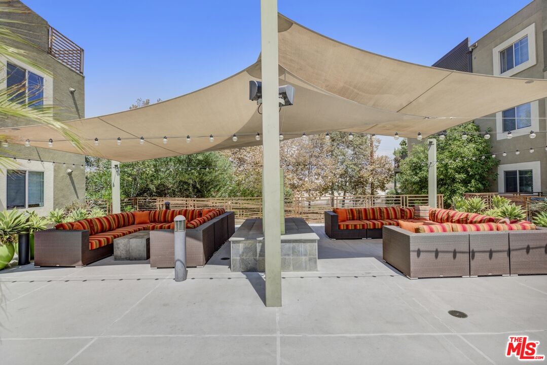 2972 Ripple Place, Unit 101 Los Angeles, CA 90039 - Photo 39 of 46 a view of an outdoor sitting area