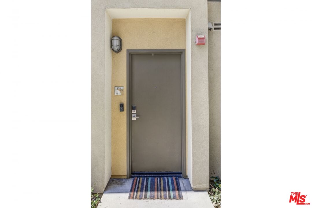 2972 Ripple Place, Unit 101 Los Angeles, CA 90039 - Photo 7 of 46 a view of a hallway with a door and a mirror