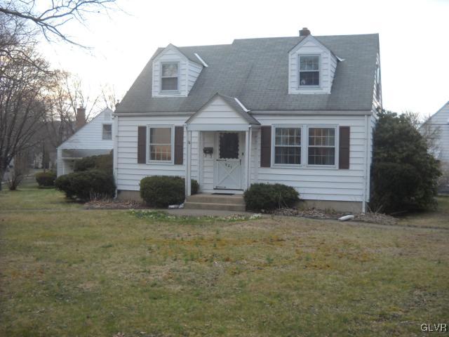 921 Magnolia Road Hellertown, PA 18055 - Photo 3 of 12 Gallery Image 3