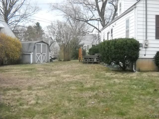 921 Magnolia Road Hellertown, PA 18055 - Photo 4 of 12 Gallery Image 4