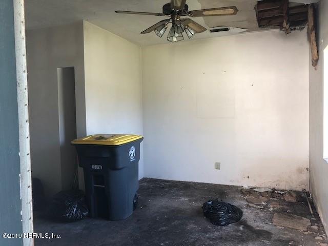 6153 Colgate Road Jacksonville, FL 32217 - Photo 3 of 25 a view of a small room